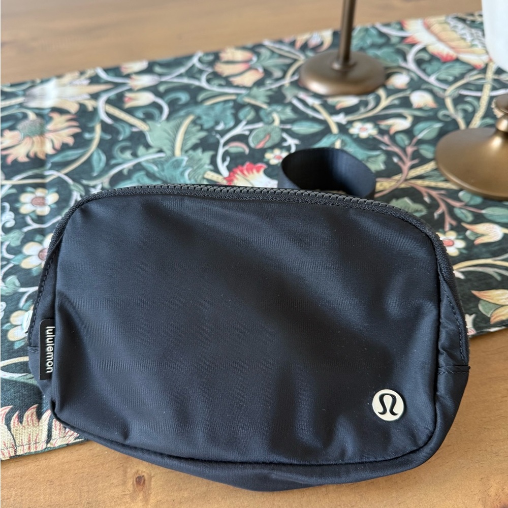 Lululemon Black Everywhere Belt Bag
